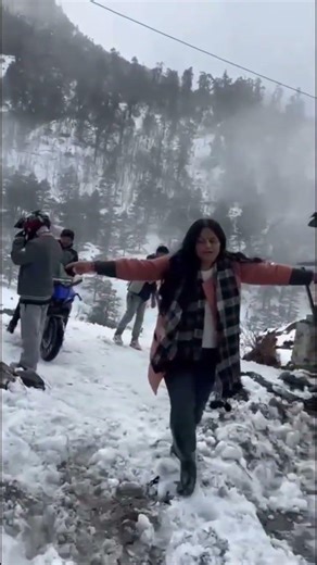 Happiness is running over the Snow☃️Pure Bliss 😇#snowlovers#nathulapass#eastsikkim#samitawithhergang