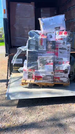 Pallet Flipping in Canada! 🇨🇦 can’t wait to go through my next 7 pallets! #palletflipping #canadianpallets #pallets #amazonpallets #amazon #reselling #canadianpalletflip #highpeicecount #LPHHPC #ebulk #palletelectronics #amazonreturnpalletscanada