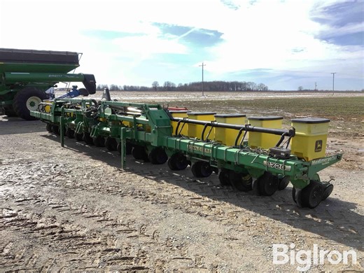 John Deere 1720 MaxEmerge Plus 16R30” Planter | Agriculture