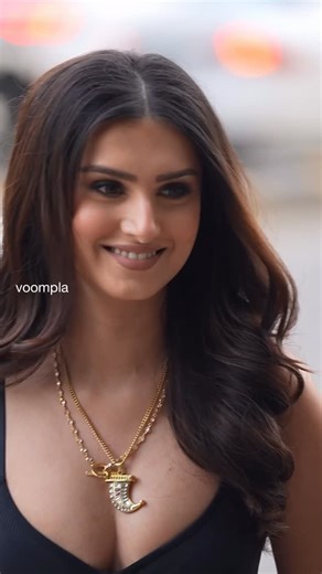 Voompla on Instagram: "weekday rhythm and tara sutaria shows up in bandra"