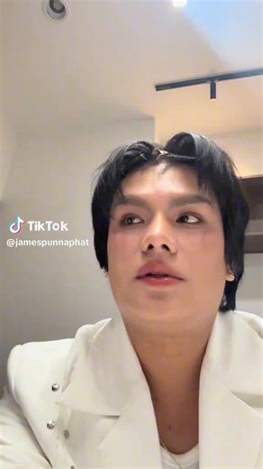his first day on the job 😭😭👤: stylist, can you take the clips out? i’m gonna go on stage👤: my personal stylist👤: why is my child so handsome??🐶: oh mom!!!👤: let’s see if i’ll go on stage with a good hairstyle or not🐶: oh no what should i do?? it’s tangled🐶: ui! uii!! OHHH— oh it’s still fine
