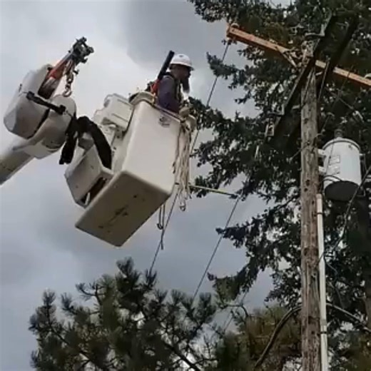 Safety Fails on Instagram: "This is WHY You Always Maintain Safe Distance – Lineman Nearly Shocked While Flipping Switches🤯 @safetyfails1 - Let’s Increase Workplace Safety #accident #accidents #construction #construção #safety #safetyfirst #maintenace #oil #oilchange #slip #laddersafety #risk #risky #firesafety #training #fails #eletrical #hardhat #PPE #fire #crane #cpr #cranefails #welding #warehouse #ladder #transportation"