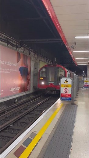 Waterloo & City line arriving at Waterloo