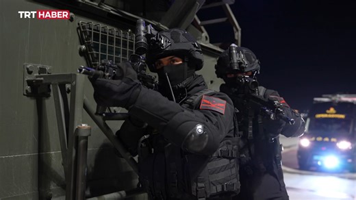 TRT Haber on Instagram: "Gelin sizi jandarmanın özel timiyle tanıştıralım: Siyah Giyen Adamlar TRT Haber, kısa adı JOPER olan komandoların nefes kesen tatbikatına katıldı."