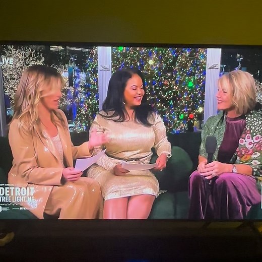 In case you missed us at the #DetroitTreeLighting here we are! A huge thank you to everyone involved for kicking off our holiday in the best way possible! Make sure you grab your tickets to see White Christmas and continue the holiday cheer all the way through the holidays! www.gpt.org/whitechristmas | Grosse Pointe Theatre