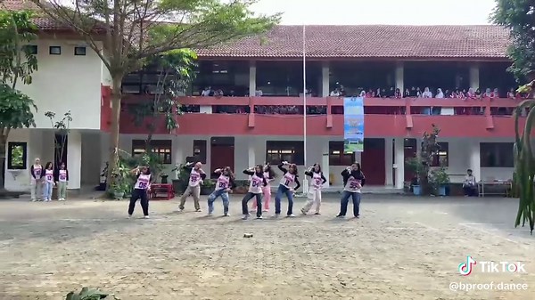 TWICE Dance Cover: Demo Ekskul Part 1