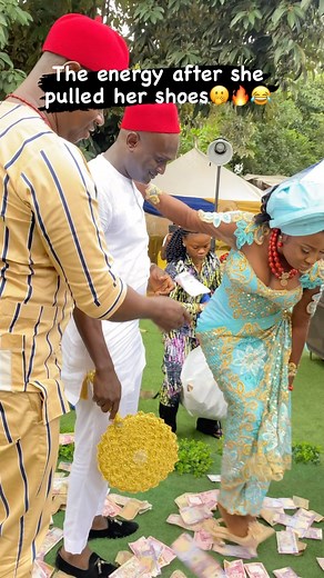 #NYECHUKS23 Bride : @chy_neye Makeup: @imo_signaturess Hair installation and styling: @imo_signaturess Accessories: @imo_signaturess Dress: @apparelsbyvianney Gele: @gele_by_zika Decor: @g_13cakes_events Dj: @official_decky @mmeme_igbo @traditionalweddingng @trad_and_white_wedding @ime.blog @igbotradsng @igbotraditionalwedding #weddingdigestnaija #nigerianwedding #bridalbliss #southeastmua #bridalhair #ebonyibrides #bride #bridalrobe #bridalmorning #wedding #weddingday #owerrimua #owerrimakeupar