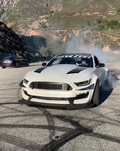 Mustang burning rubber 💨💨💨💨💨💨💨 | You Like Cars USA