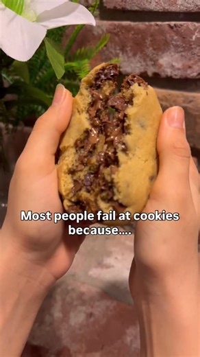 Jannat | Your Baker Bestie❤️🫶🏻 on Instagram: "Here’s the basic step almost everyone overlooks — your dough temperature! Most spreading, uneven textures, flat cookies, greasy bottoms… all come from dough that isn’t chilled long enough or warms up too fast while shaping. Once I understood this one thing, my cookies started coming out consistent every single time. And honestly? Most home bakers don’t have a “recipe problem”… they have a technique + temperature problem. And there’s o