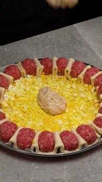 Aperitivo feito com massa folhada e carne moída. Sabor sensacional.