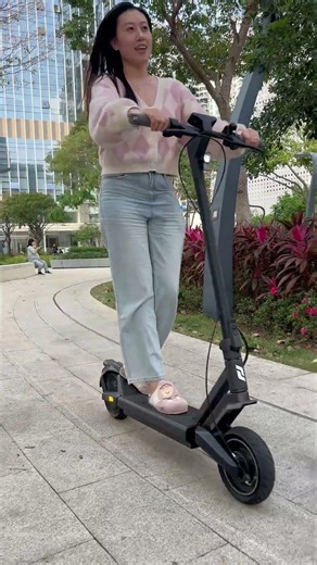 Let's feel that smart power together. ⚡🛴#LAVN #ElectricScooter #LAVNUrbanRide #escooter #FYP