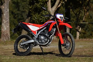 【ホンダ CRF250L 試乗】ガチなオフ好きも納得！ オンの扱いやすさも軽さが武器に…青木タカオ | レスポンス（Response.jp）