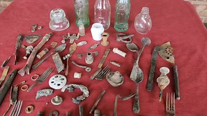 I'm back at the river dump, and the river is crystal clear. I had a successful day searching for coins, relics, and bottles. I found no submerged 70-year-old oil/hydraulic filters, so that was nice. | Aquachigger