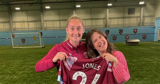 Rosie Jones visits West Ham United to celebrate International Day of Persons with Disabilities - West Ham United FC