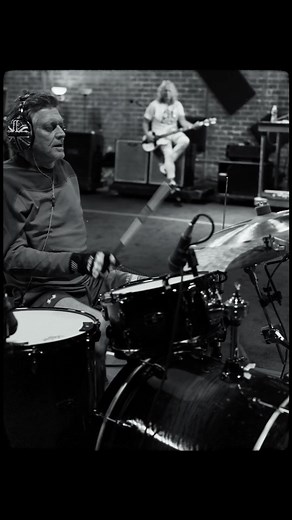 Rick Allen's Acoustic Drum Kit Performance | The Stadium Tour