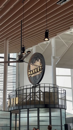 Time Out Market Monster Sushi. That’s the move. @timeoutmarketbcn | Monster Sushi