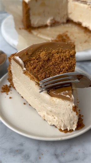 Creamy No Bake Vegan Biscoff Cheesecake (7 Ingredients!)!! With a perfectly creamy and lush nut-free Biscoff cookie butter cheesecake filling and cookie crust, just 7 ingredients and perfect for any holiday table! Comment " Biscoff Cheesecake," and I'll DM you the recipe. Or head to my site and search for the full recipe! | The Banana Diaries