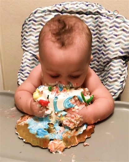 73K views · 692 reactions | First birthday smash cake  | MetDaan Cakes | Facebook