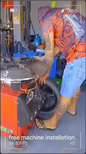 4.1K views · 37 reactions | PANOORIN ANG TIRE INSTALLATION SA MOTO UPGRADE ✅FREE BRAKE CLEANING✅FREE MAGS CLEANING✅FREE MACHINE INSTALL✅FREE SEALANT & PITO. ✅WE TREAT YOUR BIKES AS IF IT’S OUR OWN ✅LOCATION: Nancayasan, Urdaneta City ✅LANDMARKS: Converge ICT & United Bearing. #presyongTropa #UPgraded_Service #tatak_MotoUPgade | Moto UPgrade | Facebook