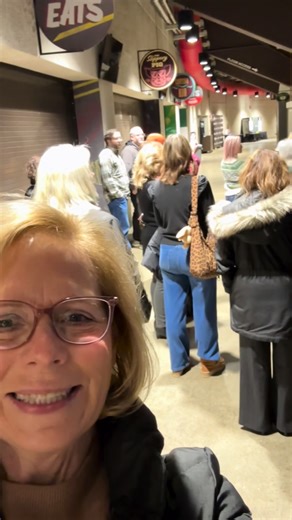 What an incredible behind-the-scenes tour of the Peoria Civic Center with the RE/MAX Traders Unlimited crew! 🙌 From the 11,300 seat Carver Arena perfect for concerts & big-ticket events, to the stunning Prairie Home Alliance Theater that brings top Broadway shows and theater experiences to Central Illinois — this place truly has it all. The facility continues to impress with upgrades throughout the campus including fresh carpet, updated LED lighting, a brand-new 2024 scoreboard, and such though