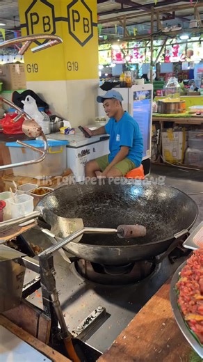 Menggoreng nasi merah menggunakan wajan canggih per porsinya di jual Rp 50 ribu