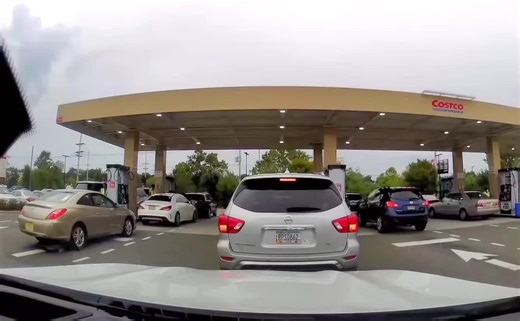 How can anyone back into someone while having a backup camera? #fyp #foryou