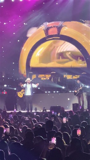 Carin León: Música y Tour 2022