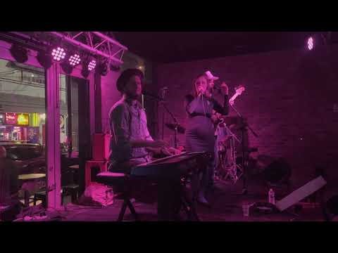 Valerie - Amy Winehouse cover by DBW