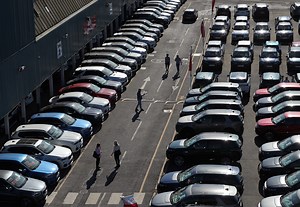 Used car dealer Car Giant sees profits turn to loss due to revaluation of land