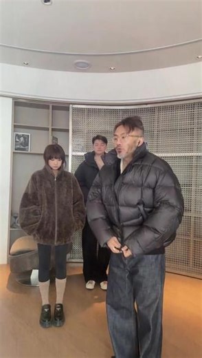 129 Elliot Mos零压之境~Down Jacket 7D亮光廓形面包鹅绒服1600, #v叔 #v叔 #新年好运红我先穿上了 #ELLIOTMOS #让人眼前一亮的跨年约会穿搭 #过年有效穿搭指南