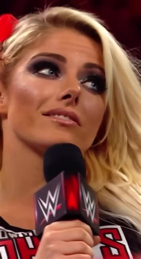 Alexa Bliss Leads O-H-I-O Chant in Columbus