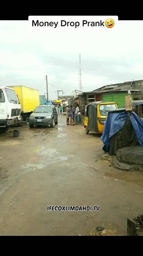 Money drop prank pt1 🙆‍♂️🤣 #prank #fyp #fypシ #foryoupage #foryourpage #fypppp #fypage #blowthisup #makemefamous #goviral #trending #tiktoknigeria #tiktokusa #tiktokcanada #blowup #ifecoxlimdahdi_tv #fyppppppppppppppppppppppp
