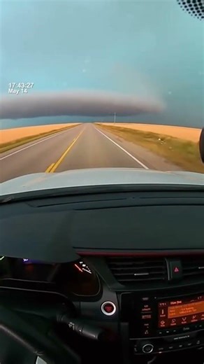 ⛈️ This wall of clouds swallowed the highway... [Dashcam Footage]