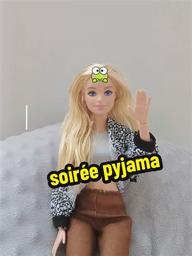 je me prépare pour faire u e soirée pyjama chez une amie 💞🎉👍🏻👗🍵🐈#soirée #pyjamas #amie