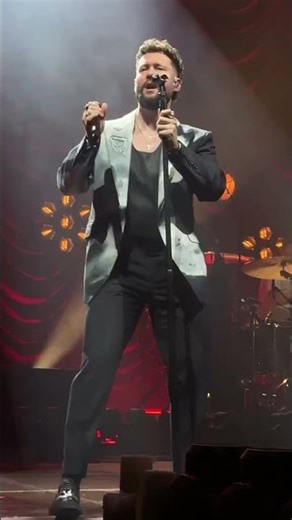 Night after night on the #AvenoirTour you guys blow me away. Thank you so much X 🤍 #roots