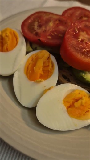 Avocado tomato egg sandwich is yummy & healthy, and more special when homemade 🙏 simple joys of life