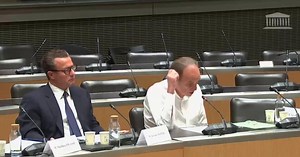 «L’Arcom, c’est un peu quand ça vous arrange», tance Xavier Niel