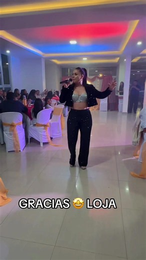 El show de Gina de regalo por parte de los hijos y esposo de la Ginafans mi bella Carmita muchas felicidades 🎊🎉🍾🎈