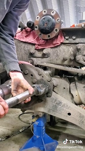 Brake s-cam tip for all semi truck owner, driver and mechanics! #semi #semitruck #brakes #brake