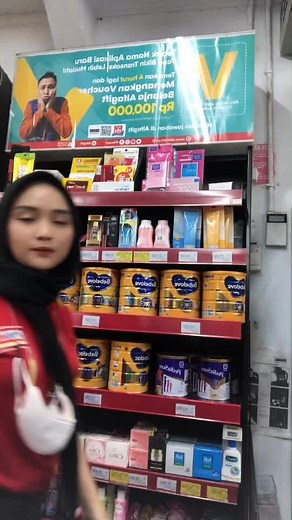 Product Display and Engagement in Retail Environment