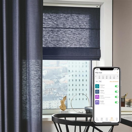 Wist je dat je met Luxaflex® PowerView® automation energie kunt besparen? Zo kun je instellen dat als de thermostaat een bepaalde temperatuur bereikt, de verwarming uit gaat en je raamdecoratie zich automatisch sluit. Veel warmte ontsnapt via de ramen en door de raambekleding naar beneden te laten houd je de warmte binnen en de kou buiten. Meer weten? Kom langs in onze showroom. | Haasnoot Wonen