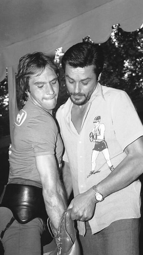 En 1973, il prépara le boxeur Jean-Claude Bouttier au championnat du monde de boxe. - - - #alaindelon #reels #interview #sport #boxe #tribute #vintage #70s #beautiful #beauty #tbt #icons #man #legend #legends #аленделон #memories #viralvideos #viral #viralreels #post #retro #archive | Alain Delon