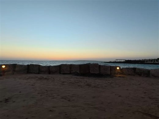 若林有子 (TBSアナウンサー) on Instagram: "あけましておめでとうございます！ 2025年は大切なお仕事ができて、 大切な人たちとの時間が持てて、 心がたっぷり満たされたので、 それをエネルギーにして今年はより一層お仕事に邁進します！！！ 自分もですが、周りの人が笑顔でいられますように。 お正月家族と過ごしてそんなことを思う歳になりました😌 今年もよろしくお願いいたします😊 まずは明日のサンジャポ生放送から！！ 写真はエジプト旅行最終日に見た日の出🌅 #2026 #日の出"