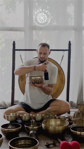 SAMADI BALI | WELLNESS & YOGA IN CANGGU on Instagram: "A gentle pause before the new year begins. Immerse yourself in a 90-minute Tibetan Sound Bath Guided Meditation, where ancient vibrations soften the mind, relax the body, and restore inner harmony. Inviting you to simply be, held in sound, breath, and stillness. ✨ with @ricardoflowyoga ✨ 🗓 Friday, December 26th 🕰 19.30 – 21.00 Early Bird: IDR 200k Regular: IDR 250k We’d love to hold this peaceful space with you before we step into the new 