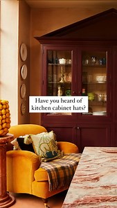 24K views · 136 reactions | As unfitted kitchens rise in popularity we’re seeing more unique details appear, like kitchen cabinet hats which add interest to the tops of your cabinets instead of their usual flat finish. . #homesandgardens #kitchen #cabinet | Homes & Gardens Magazine | Facebook