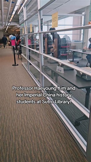 Yesterday we welcomed SFSU Professor Haeyoung Kim and her Imperial China history students to look at some of our materials related to Asian and Chinese history. They really loved our map of #SanFrancisco Chinatown from 1885! #libraries #archives #specialcollections