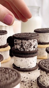 41K views · 373 reactions | 3 INGREDIENT OREO ICE-CREAM COOKIES!!! Who needs the cream when you can have ICE cream 襤襤襤 RECIPE IN COMMENTS ⬇️⬇️⬇️ #oreo #icecream #oreoicecream #icecreamsandwich #baking #easyrecipes #oreos | The little Blog of Vegan | Facebook