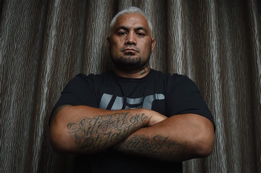 Former UFC star Mark Hunt issues a statement on his domestic violence arrest