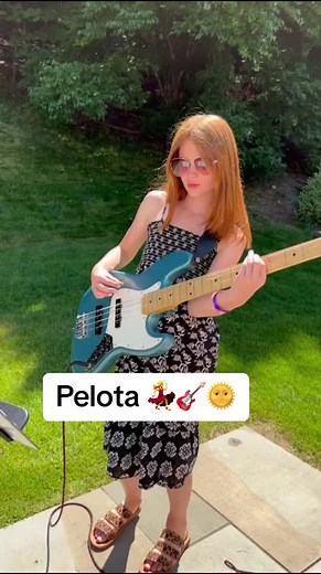 Pelota by Khraungbin @Khruangbin - Houston, Texas ☀️🎸❤️ I’m playing my @Fender jazz bass Big Blue 🌊🐳🏄‍♀️ - - - - - - - - - - - - #khraungbin #lauraleezy #rubygoldentiger #basslik #biaxista #bassplayer #bassplayunited #slapbassbr #bajista #bajistas #basslove #basslife #instabass #instaofbass #bassgram #bassguitarnation #basspractice #basslines #notreble #funkbass #bassistsofinstagram #baixistas #lowendnation #basspractice #weplaybass #bassist #oneminutebass #bassist #bassplayeruniverse #basis