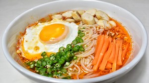 Spicy ramen recipe. Ingredients for the recipe, Noodles Chopped garlic 1 tbsp White sesame 1 tsp Red chili powder 1/2 tsp Soya sauce 1 tbsp White vinegar 1 tsp Sugar 1 tsp Salt to taste For toppings, Sunny side up egg Sausage Carrot & beans | My Healthy Dining